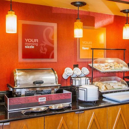 קלארקסוויל Rodeway Inn & Suites מראה חיצוני תמונה