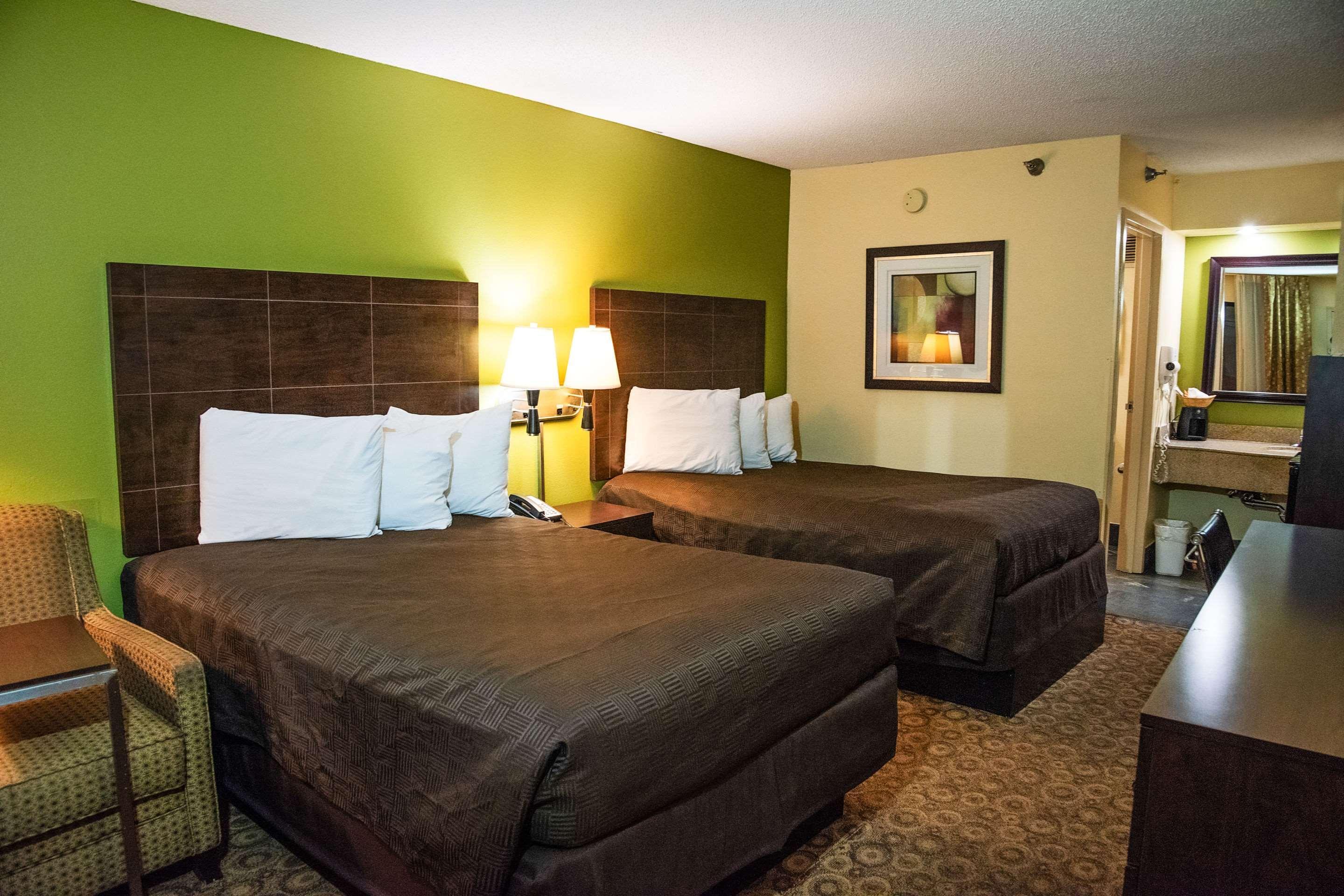 קלארקסוויל Rodeway Inn & Suites מראה חיצוני תמונה