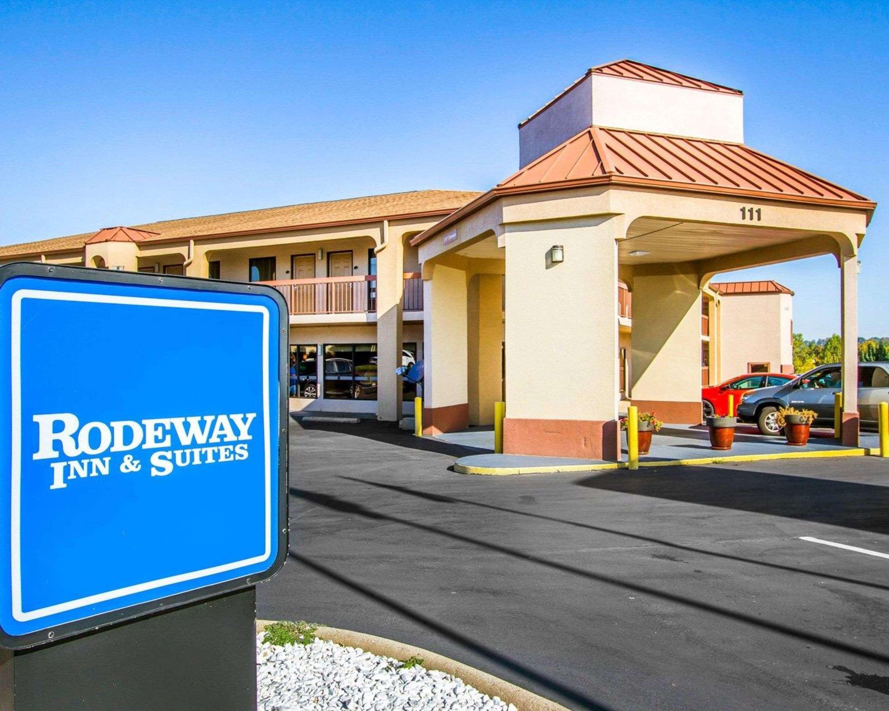 קלארקסוויל Rodeway Inn & Suites מראה חיצוני תמונה