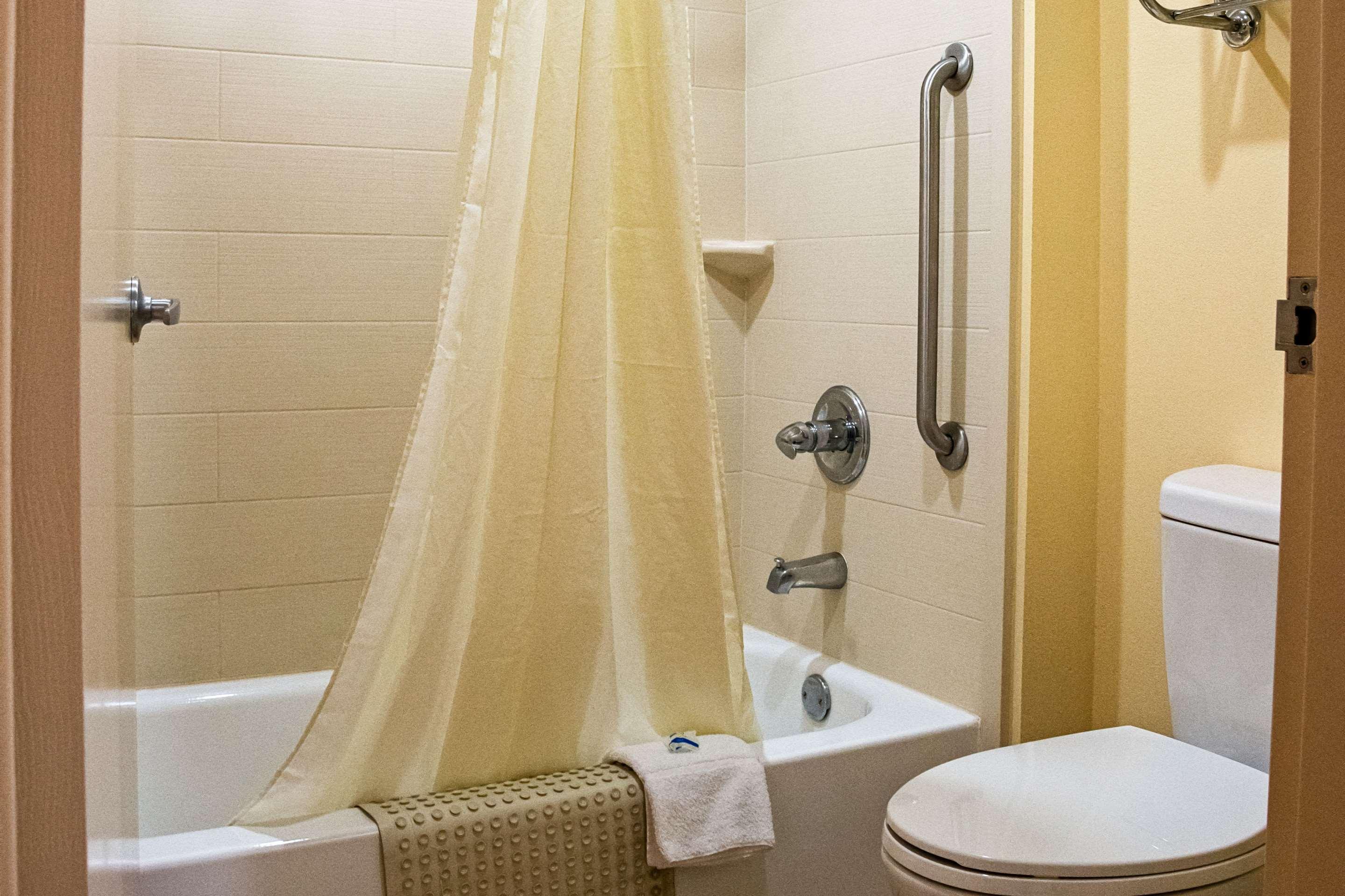 קלארקסוויל Rodeway Inn & Suites מראה חיצוני תמונה