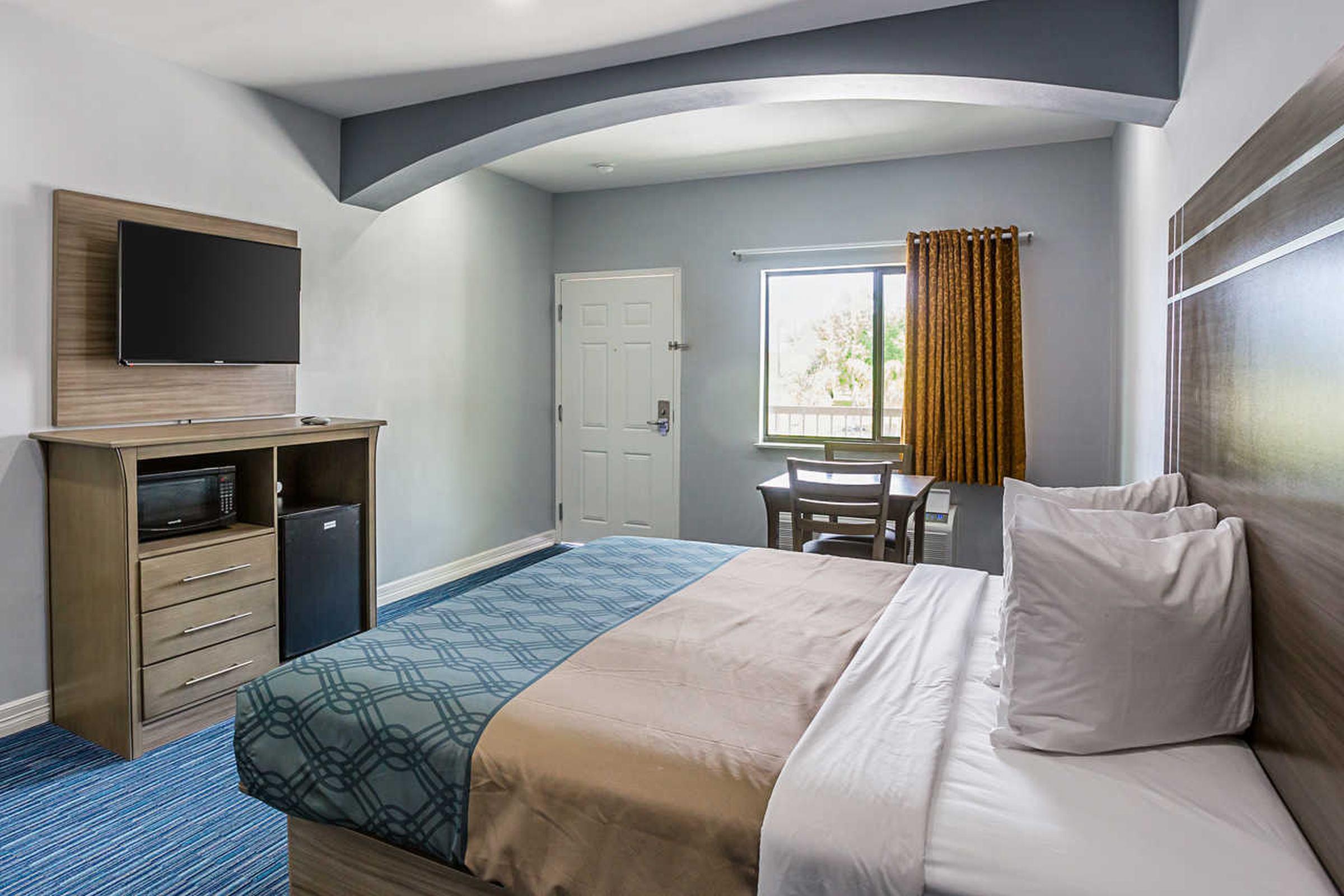 קלארקסוויל Rodeway Inn & Suites מראה חיצוני תמונה