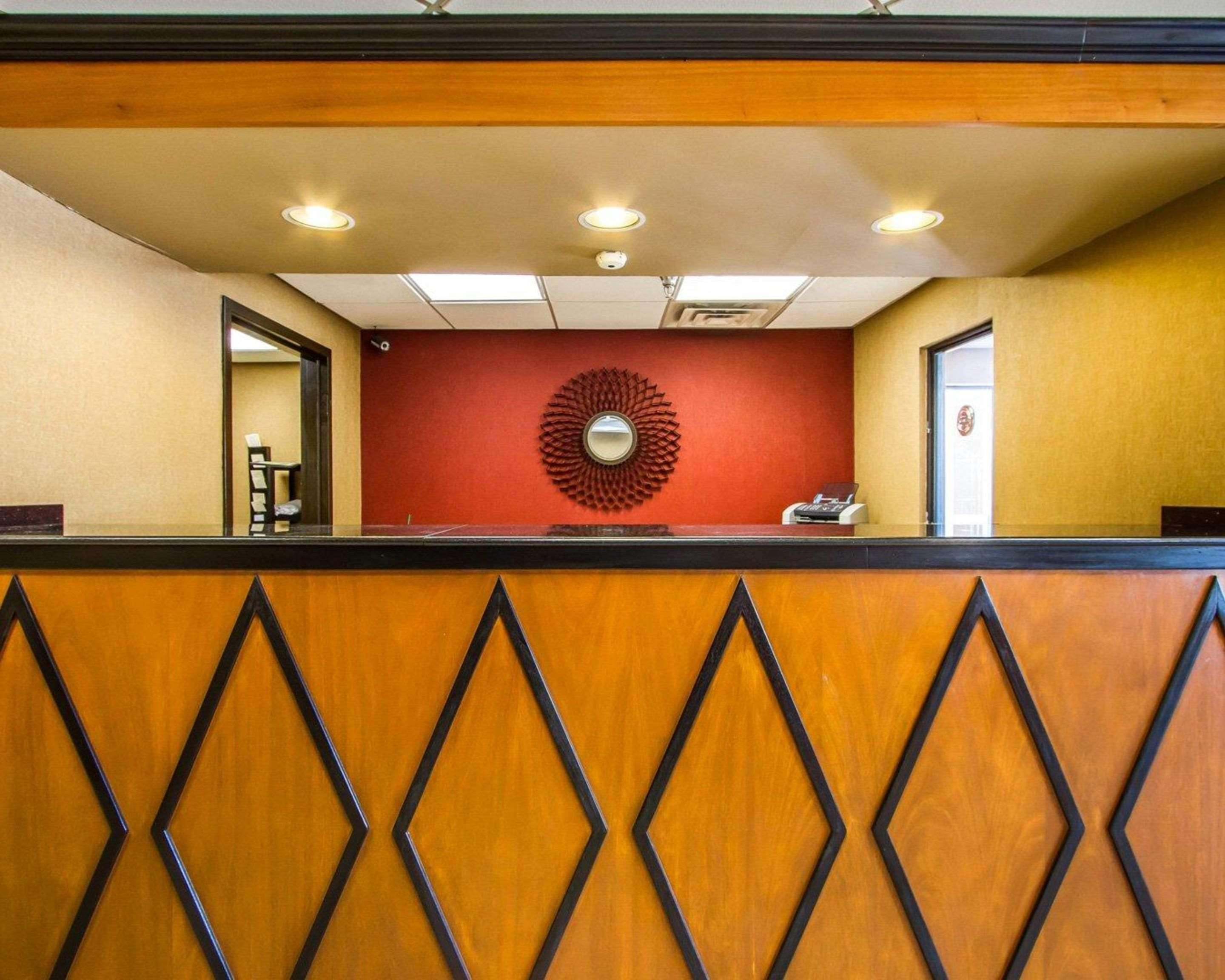 קלארקסוויל Rodeway Inn & Suites מראה חיצוני תמונה