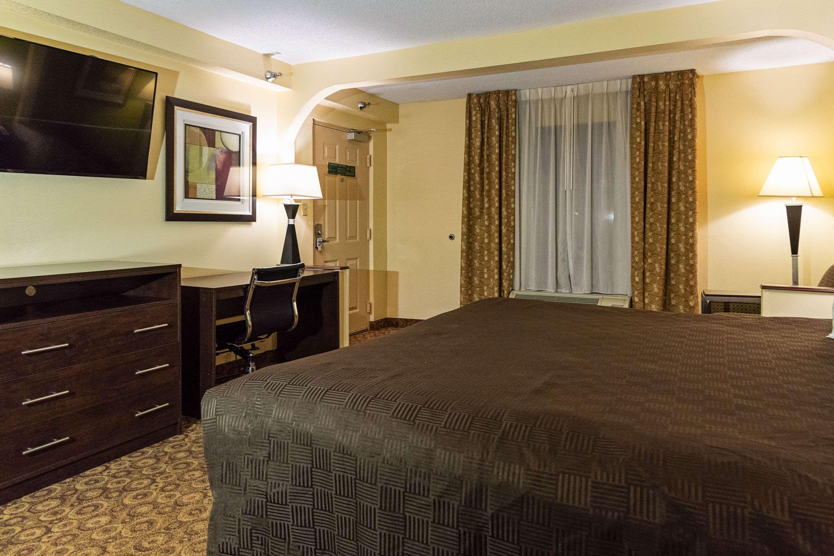 קלארקסוויל Rodeway Inn & Suites מראה חיצוני תמונה