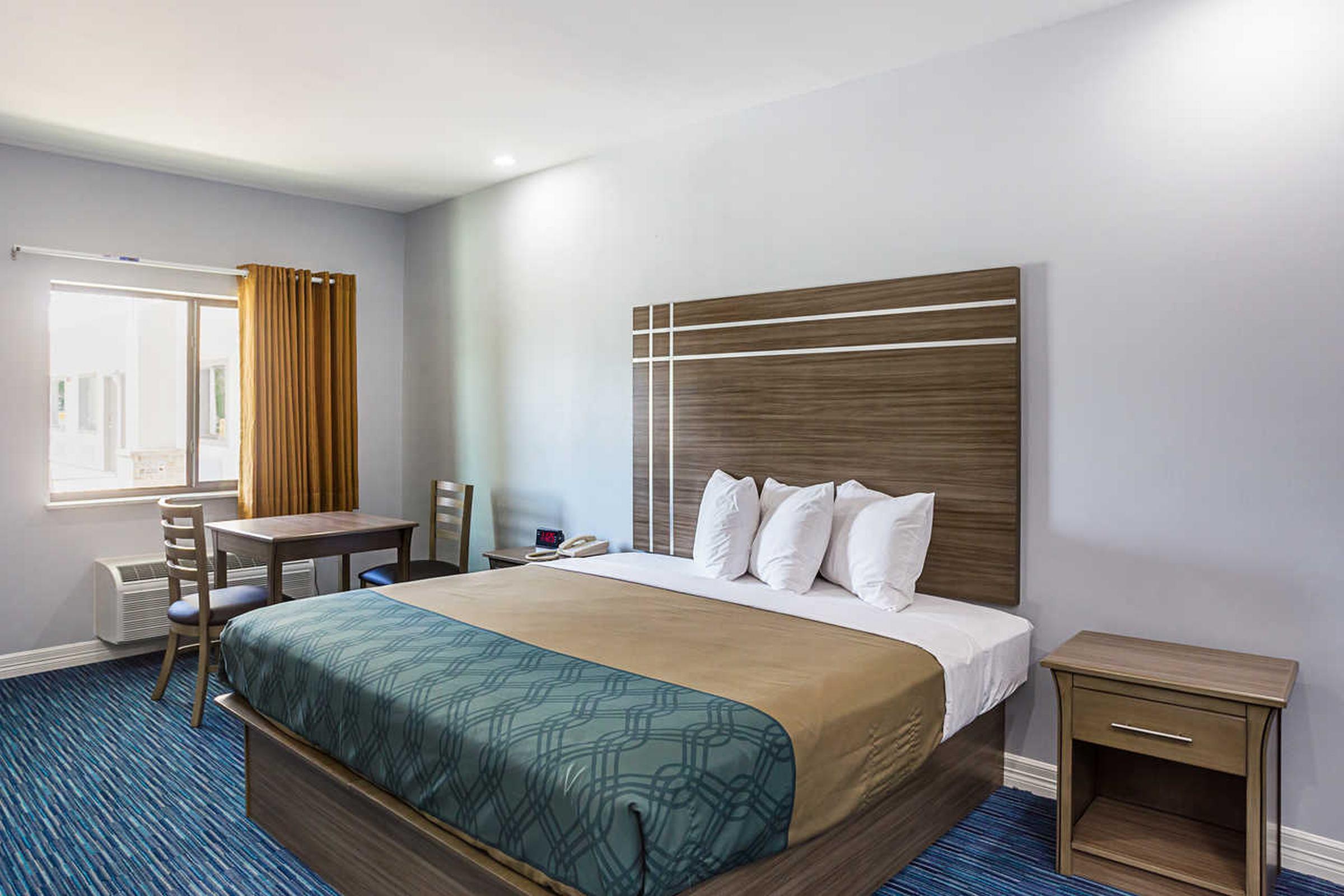 קלארקסוויל Rodeway Inn & Suites מראה חיצוני תמונה