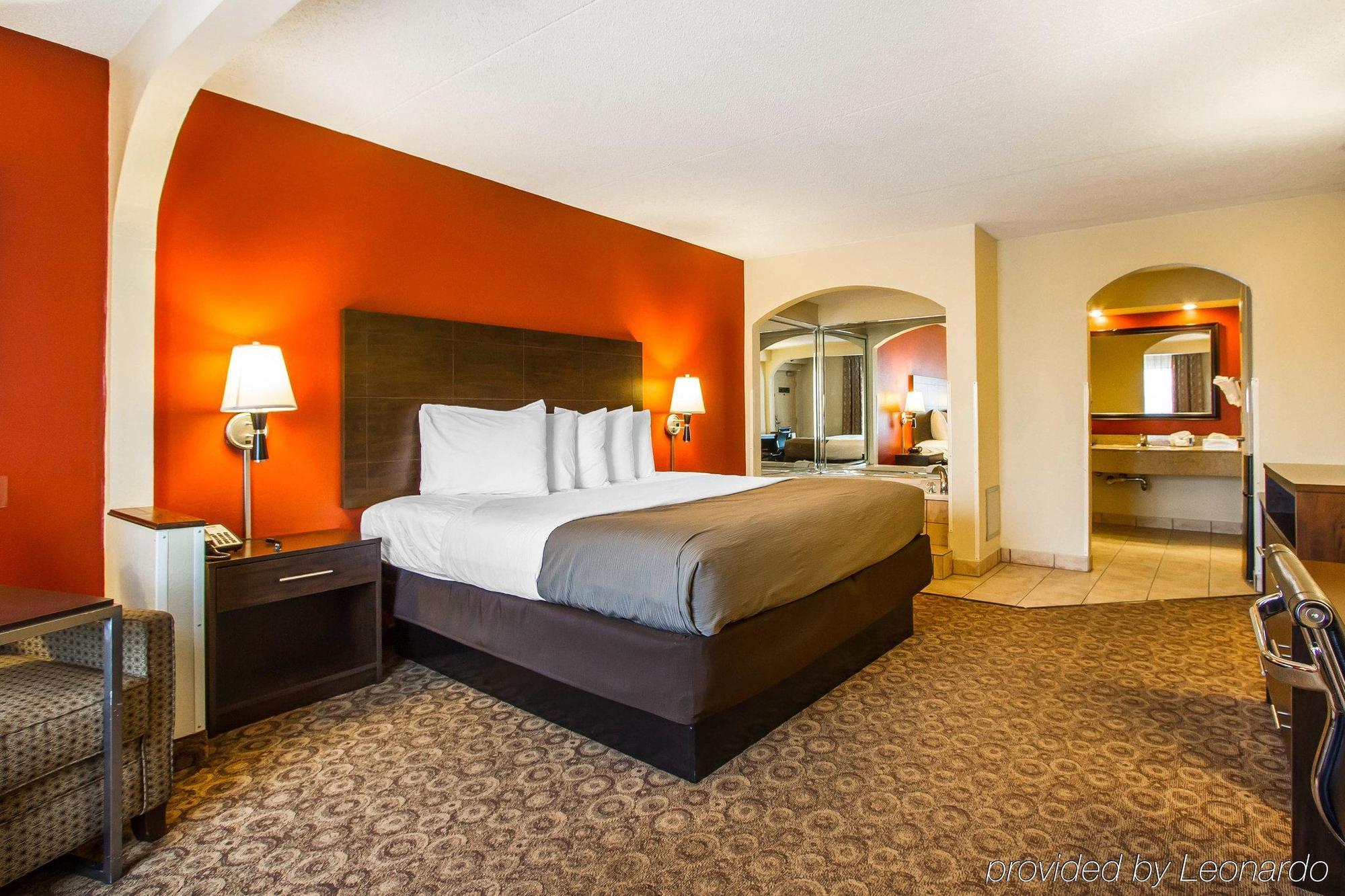 קלארקסוויל Rodeway Inn & Suites מראה חיצוני תמונה