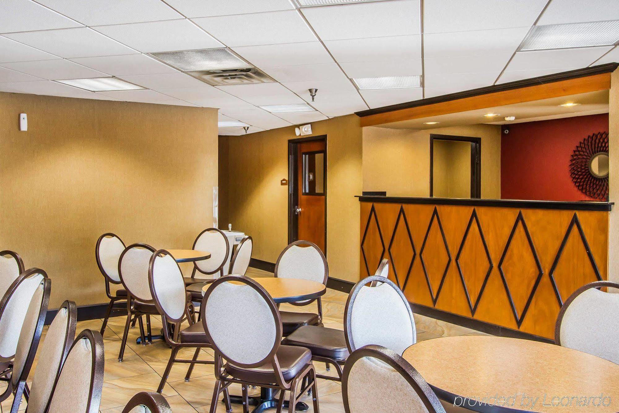 קלארקסוויל Rodeway Inn & Suites מראה חיצוני תמונה