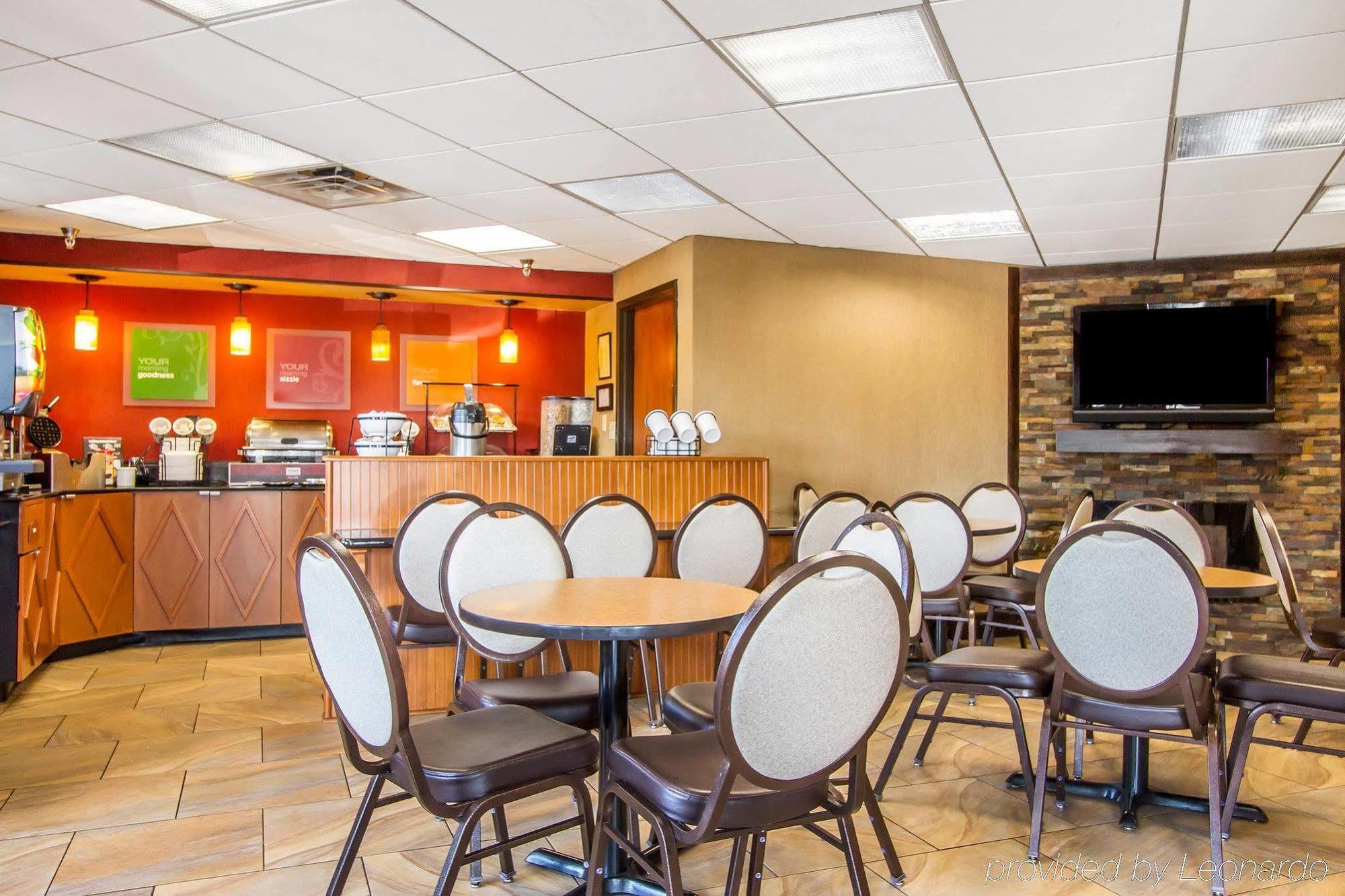 קלארקסוויל Rodeway Inn & Suites מראה חיצוני תמונה