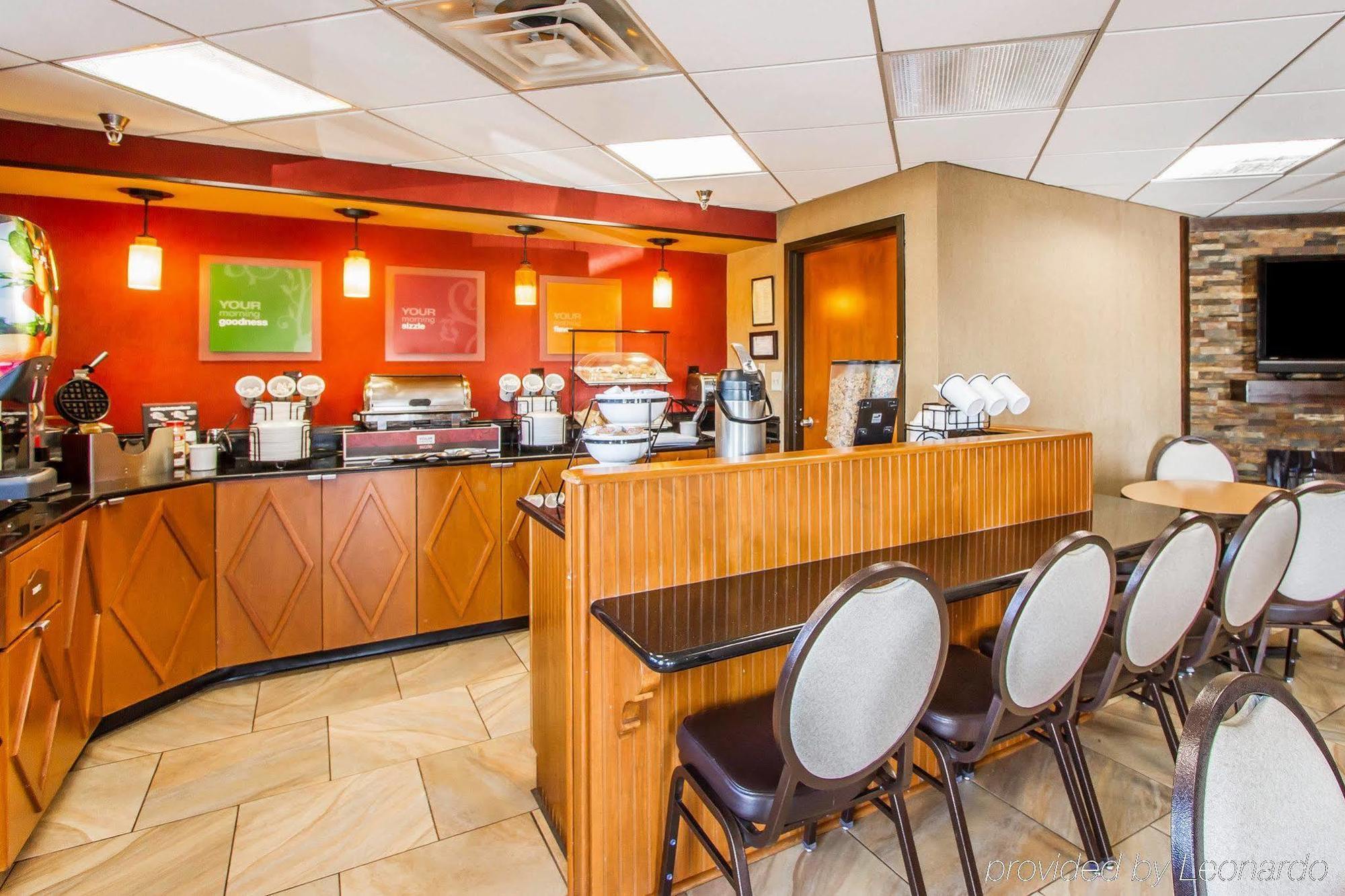 קלארקסוויל Rodeway Inn & Suites מראה חיצוני תמונה