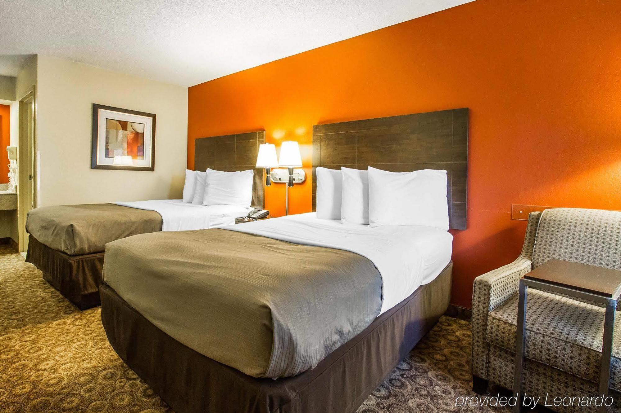 קלארקסוויל Rodeway Inn & Suites מראה חיצוני תמונה