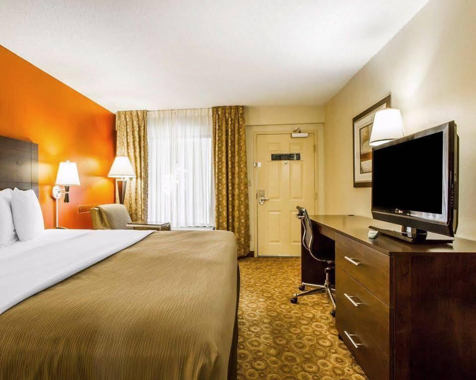 קלארקסוויל Rodeway Inn & Suites מראה חיצוני תמונה