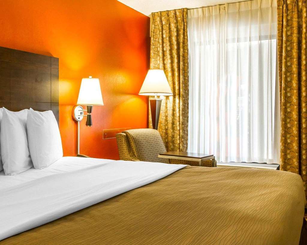 קלארקסוויל Rodeway Inn & Suites חדר תמונה
