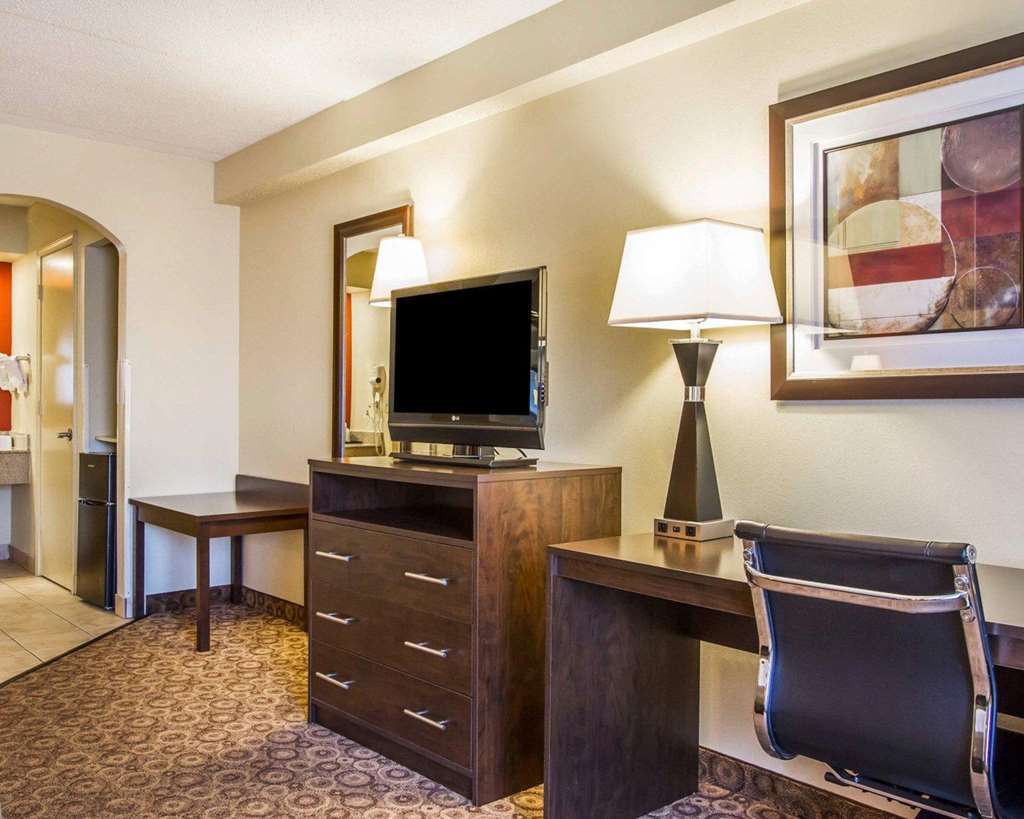 קלארקסוויל Rodeway Inn & Suites חדר תמונה