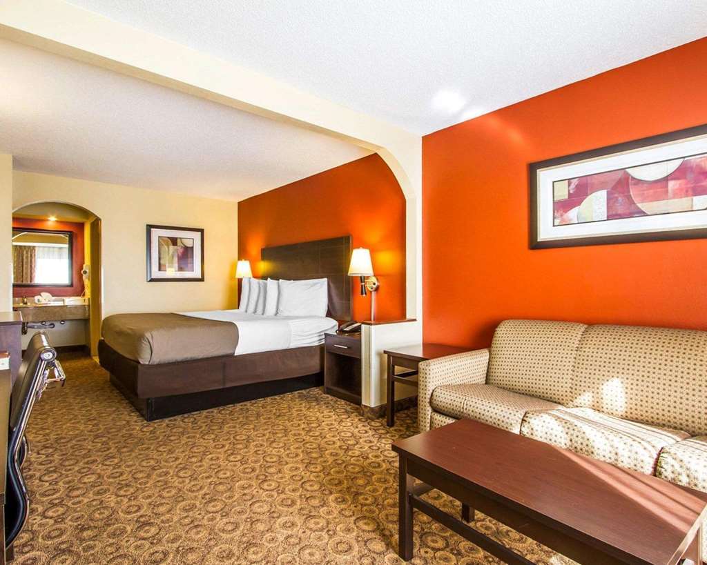 קלארקסוויל Rodeway Inn & Suites חדר תמונה